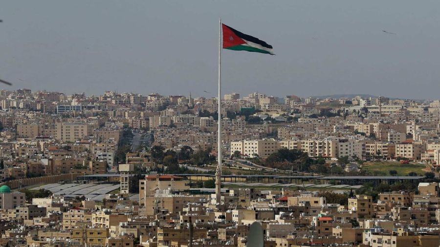 الأردن يسمح للسوريين الذين لا يحملون