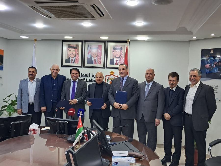 عقد عمل جماعي لتحسين المزايا الوظيفية