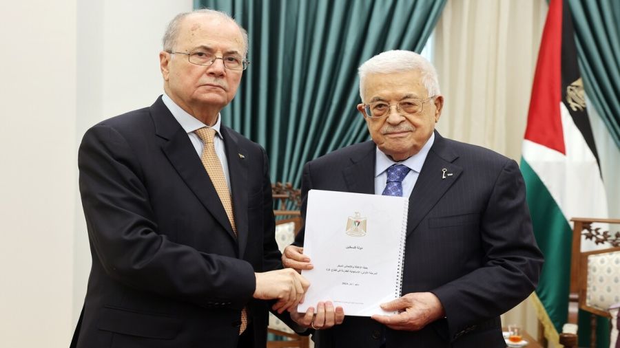 عباس يتسلم خطة الإغاثة والانعاش المبكر