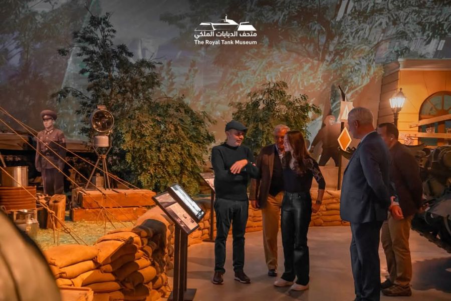 الأمير علي يزور متحف الدبابات الملكي