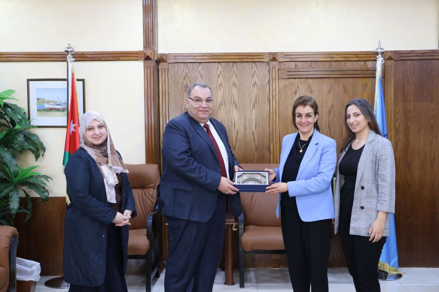 محاضرة تعريفية بجامعة الزرقاء حول برنامج