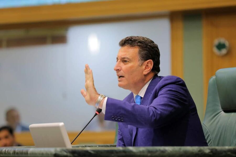 أحمد الصفدي يهاجم: للأسف.. وزير في