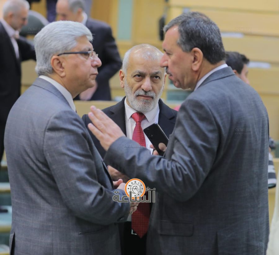 عدسة مدار الساعة ترصد النواب قبيل