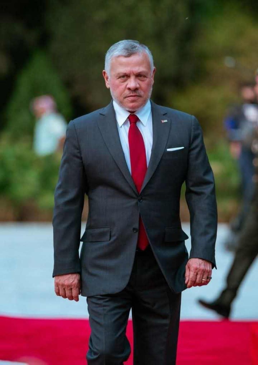 علي ابو عواد يهنئ الملك بعيد