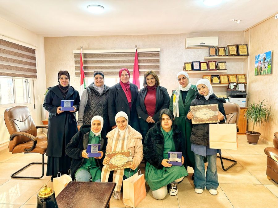 العجارمة تكرم الفائزين بمسابقة صورة من