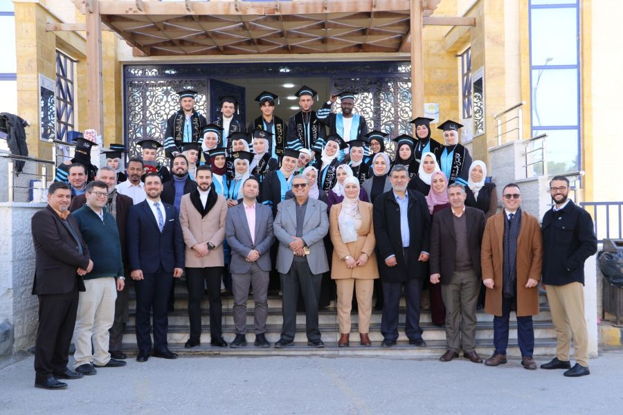 طلبة كلية العلوم الطبية المساندة في