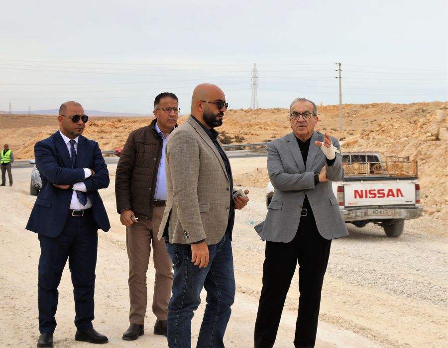 أبو السمن يتابع إنجاز أولويات الأشغال