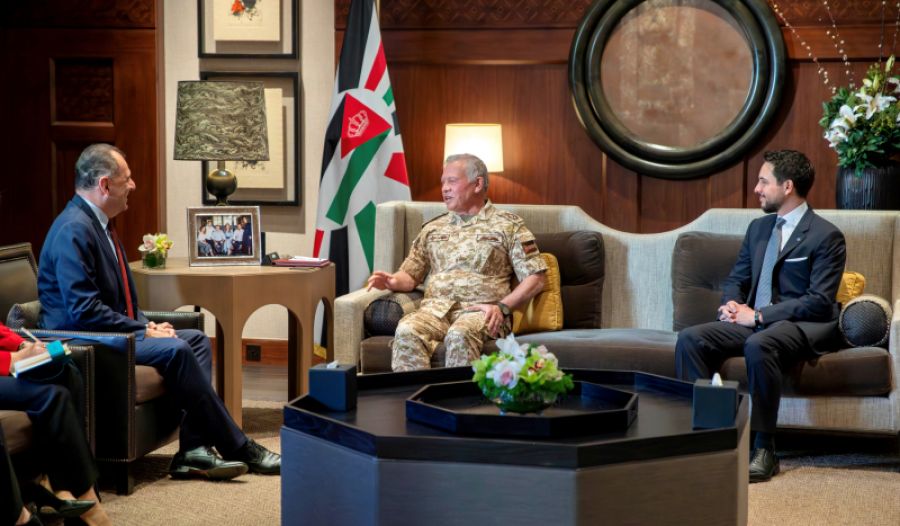 الملك يستقبل وزير الخارجية اليوناني