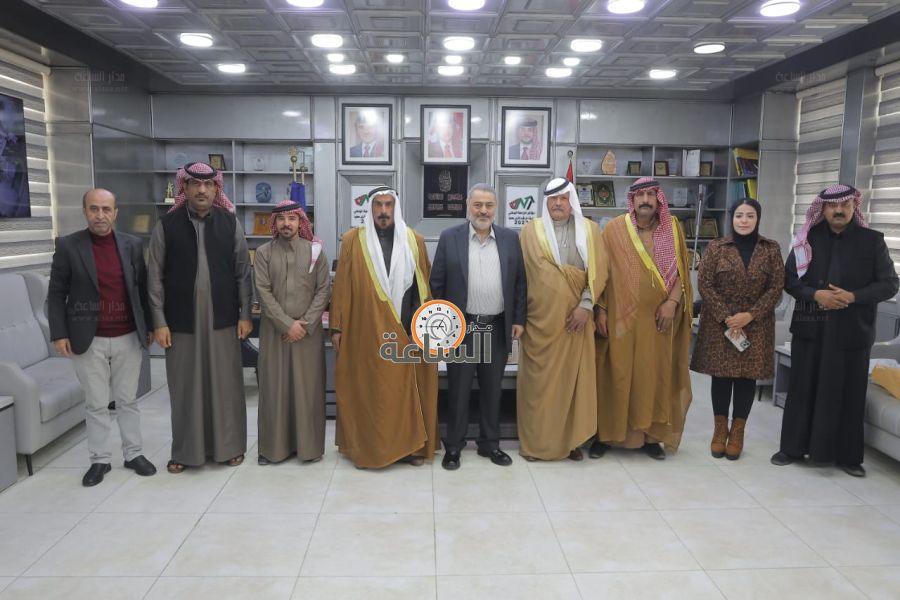 وفد من شيوخ ووجهاء عشيرة آل