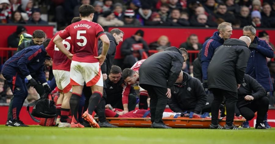 مانشستر يونايتد يعلن إصابة مدافعه ليساندرو