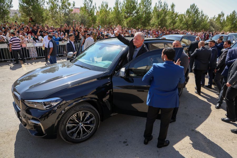 عشيرة الحمّاد: مع الملك أمد الدهر