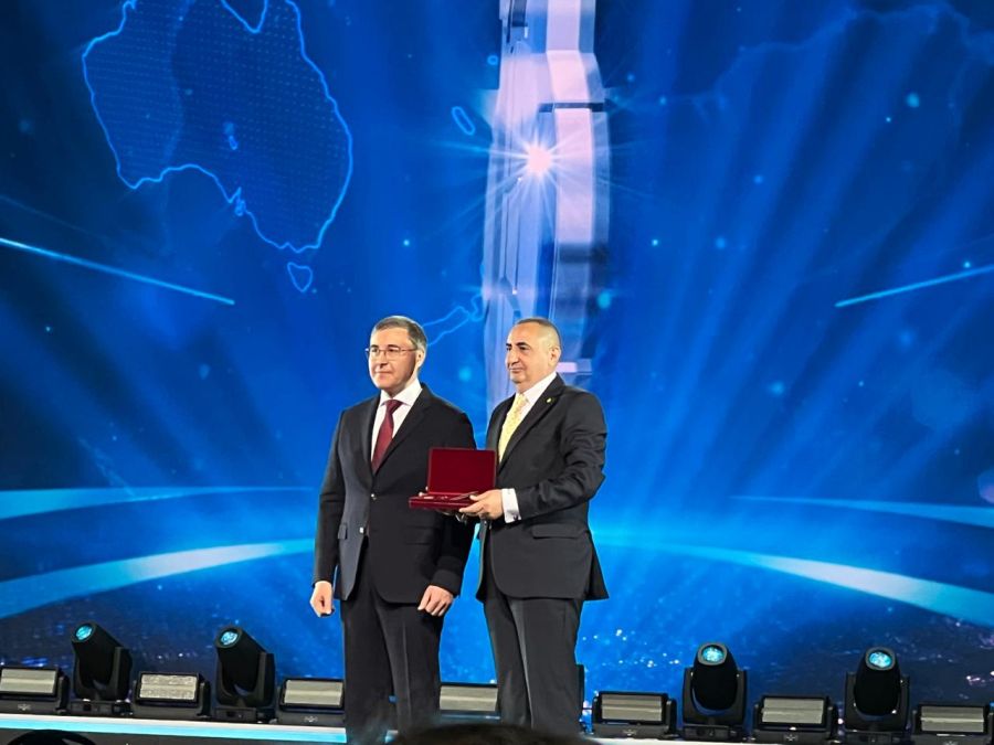 منح الدكتور النوايسة وسام الصداقة الروسي