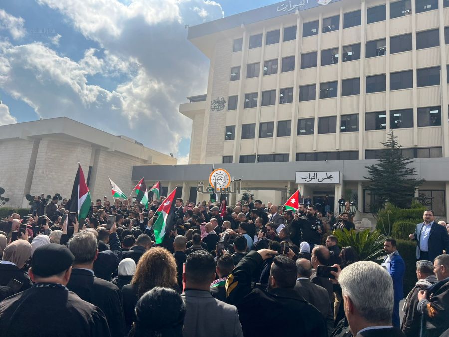 المحامون الأردنيون يسيرون من قصر العدل