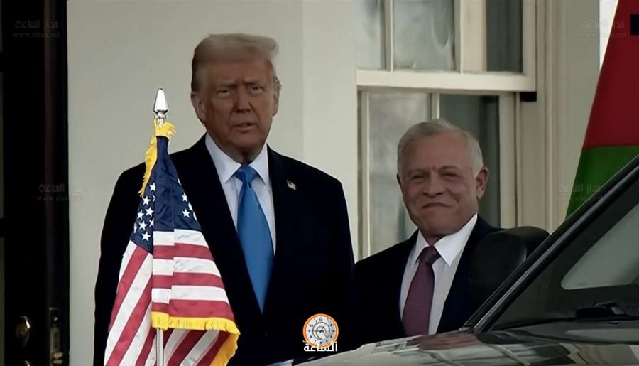 أردنيون يصطفون بقرب البيت الأبيض ترحيبا