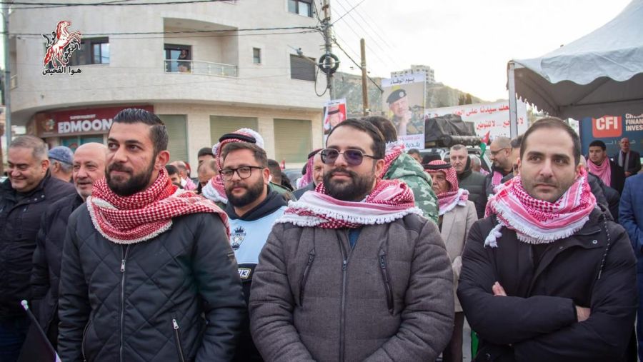 وقفة حاشدة في الفحيص تأيدا للملك