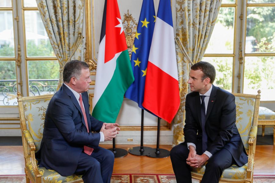 الملك والرئيس الفرنسي يبحثان هاتفيا التطورات