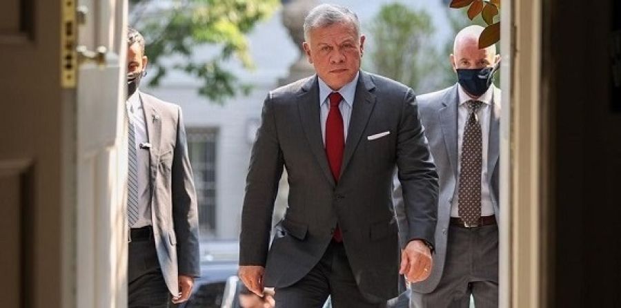 الملك يبحث مستجدات المنطقة مع وفد