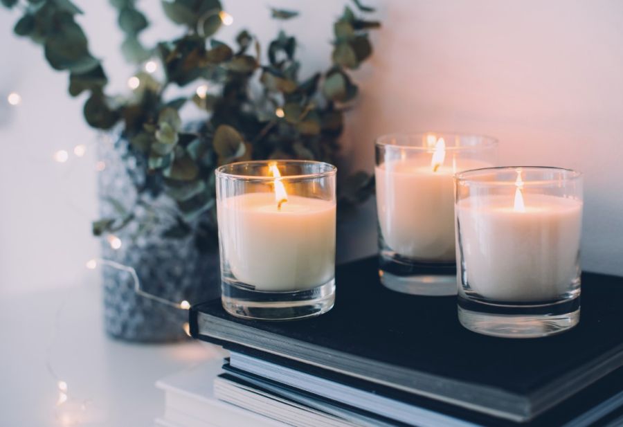 فكر مرتين.. احذر إضاءة الشموع المعطرة