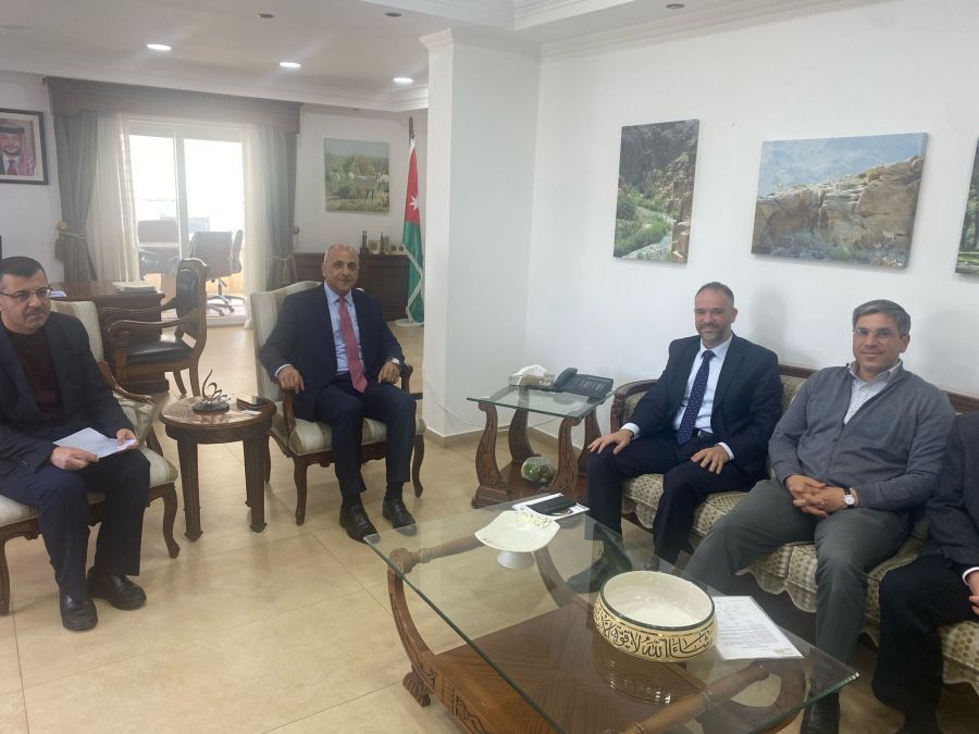 الردايدة يبحث مع الحاج الاشتراطات البيئية