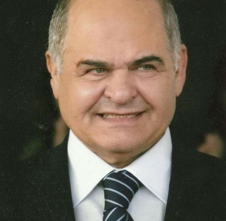 الملك ينعم على المرحوم مدير المخابرات