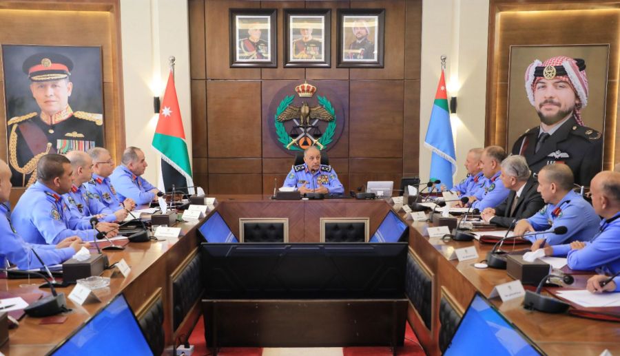 مدير الأمن العام يلتقي مديري مراكز