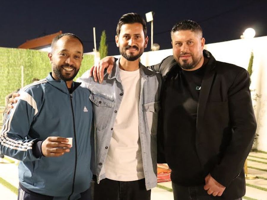 القيسي يولم لاصدقائه (صور)