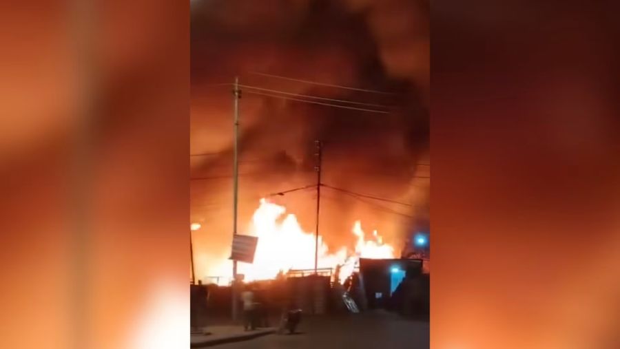 عراقيون يقطعون طريقا إلى منفذ حدودي