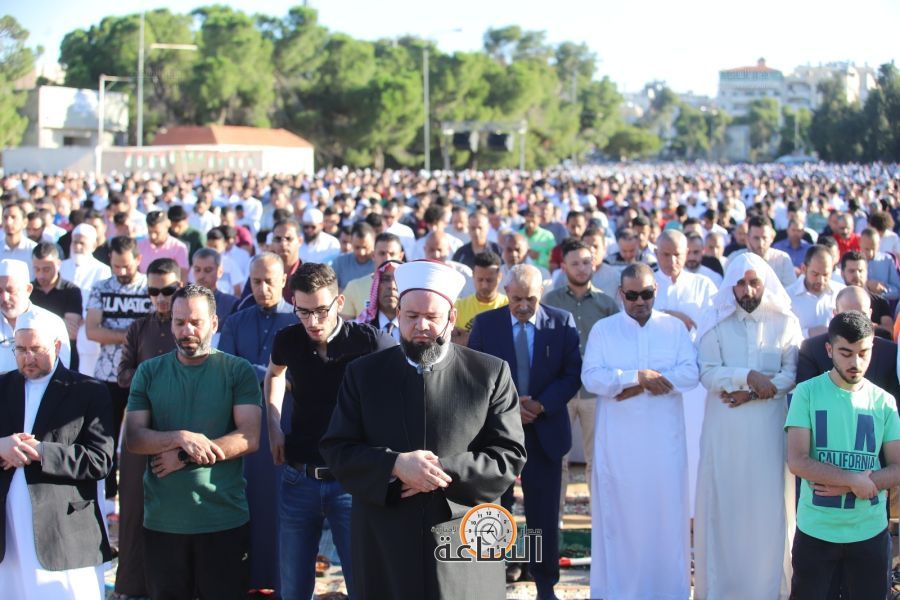 إقامة صلاة عيد الفطر عند 7