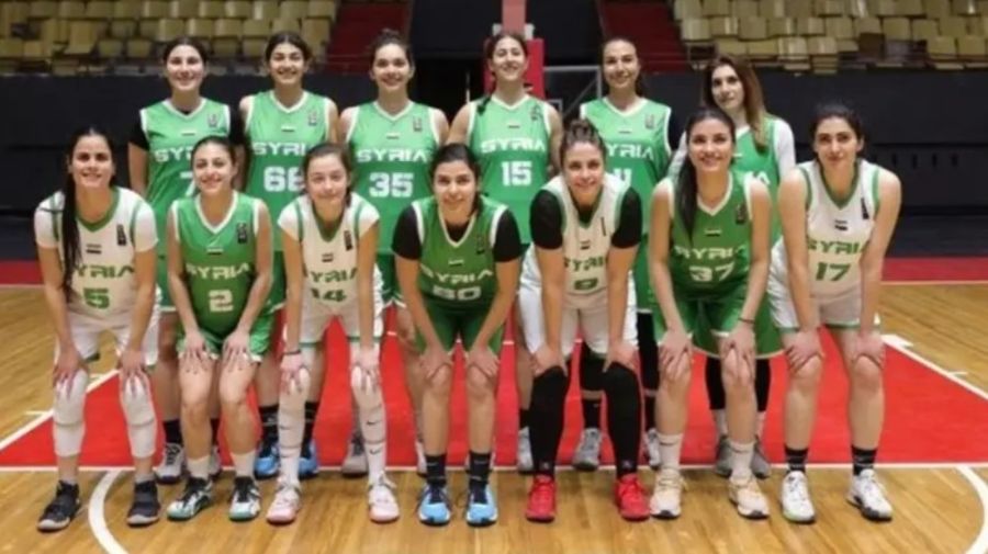 حذفتا العلم.. لاعبتا كرة سلة تثيران