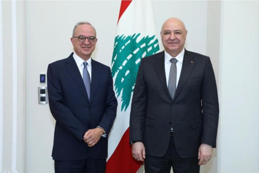 الرئيس اللبناني يستقبل مروان المعشر