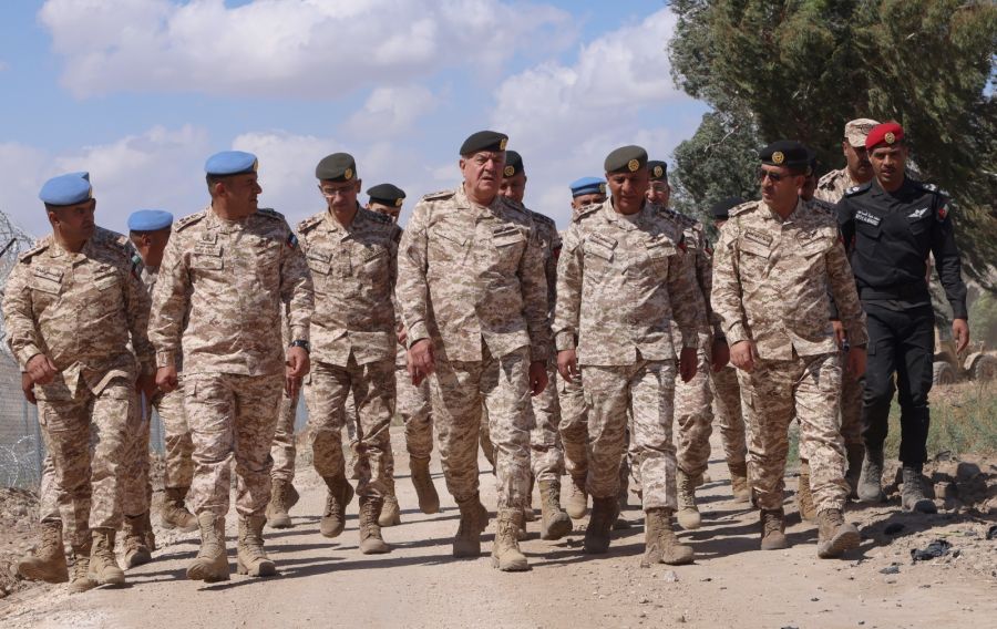 اللواء الحنيطي يزور واجهة المنطقة العسكرية