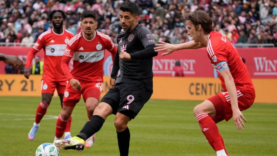 سواريز يثير الجدل بـمحاولة عض جديدة