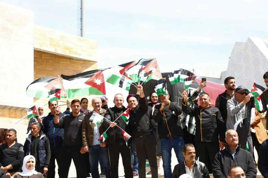 الأسرة الشبابية تحتفل بيوم العلم (صور)