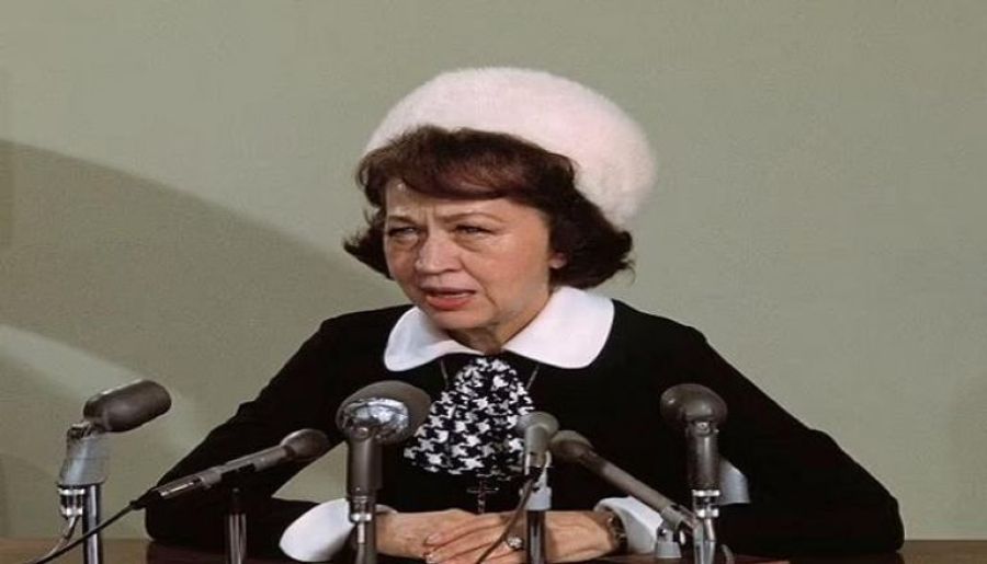 عرّافة أمريكية أرعبت العالم.. هل تتحقق