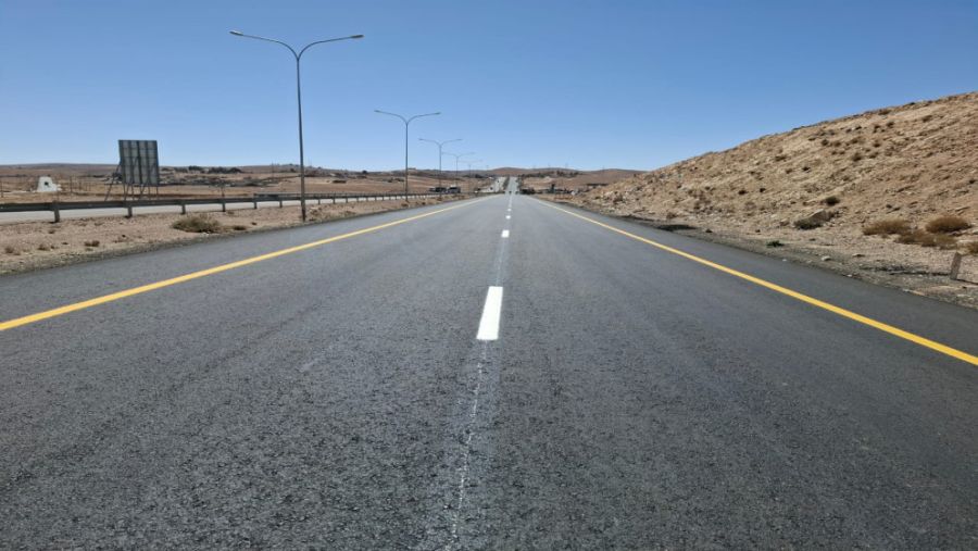 إنهاء مشروع صيانة وتأهيل الطريق الصحراوي