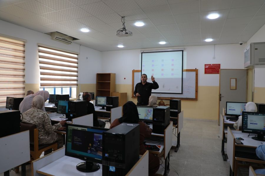 مركز التعليم المستمر يعقد ورشة عمل