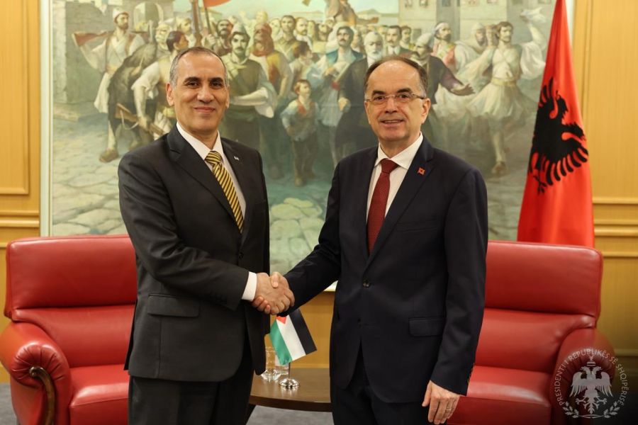 السفير زهير النسور يقدم أوراق اعتماده