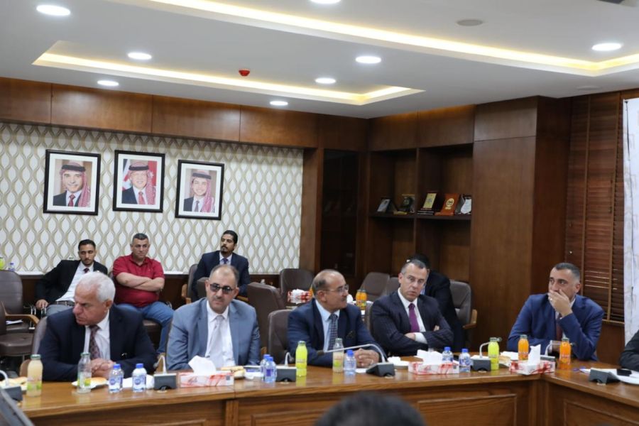 وزير الشؤون السياسية والبرلمانية يلتقي عمداء