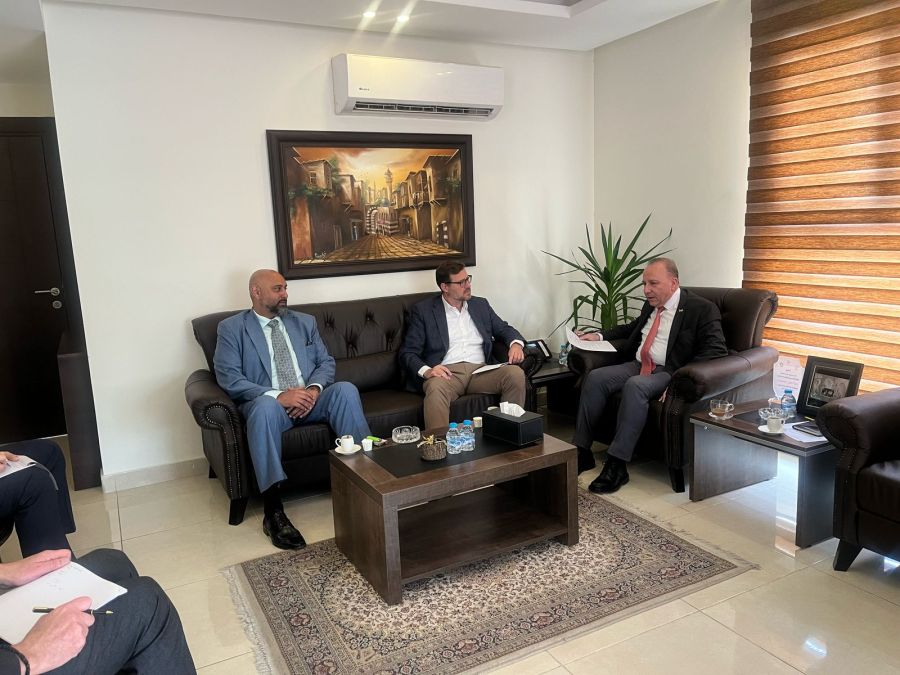 الشؤون الفلسطينية و الأونروا تبحثان مشروعات