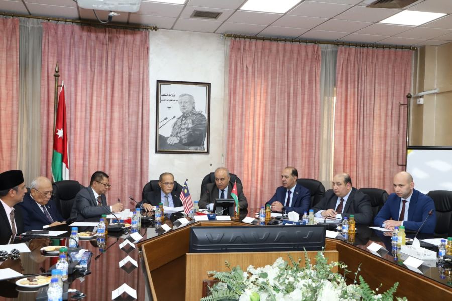 وزير التعليم العالي يبحث تعزيز التعاون