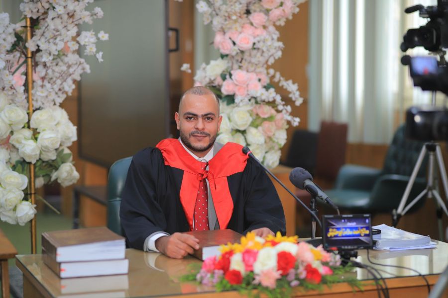 صالح ابو حشيش.. مبارك الدكتوراة