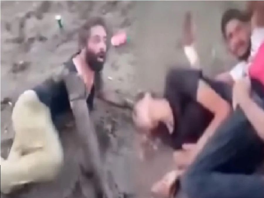 عن المخدرات.. مصريون يدفنون رؤوسهم في