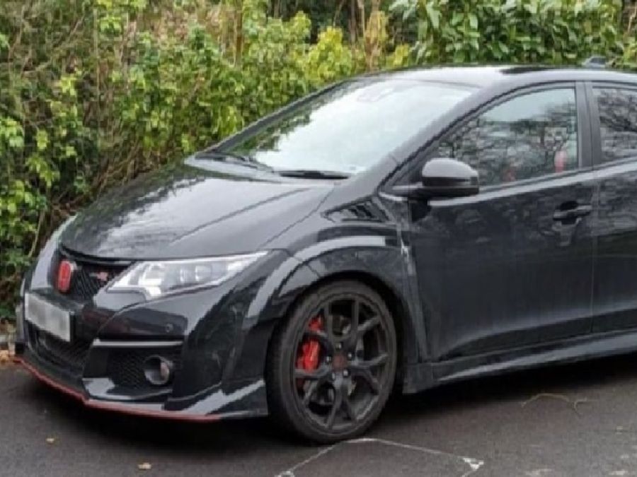 رجل يشتري سيارته المسروقة دون أن