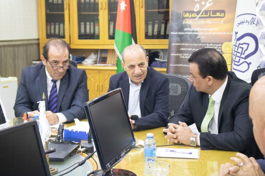 وزير الإدارة المحلية يزور نقابة مقاولي