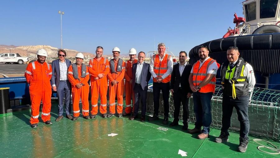 السفير الهولندي يشيد بدور الخدمات البحرية