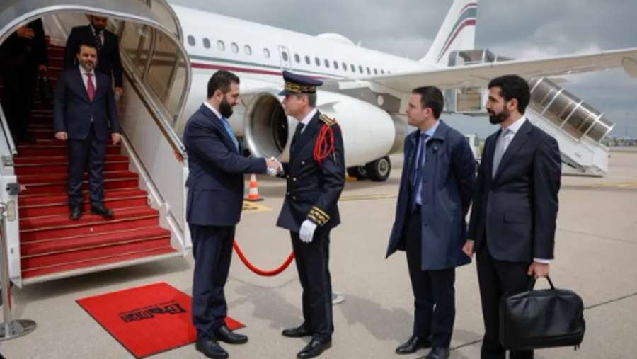 استقبال الشرع في مطار شارل ديغول..