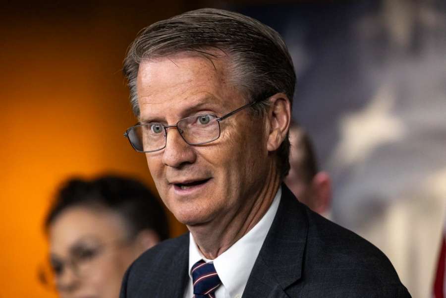 النائب الاميركي تيم بورشت يكشف ما