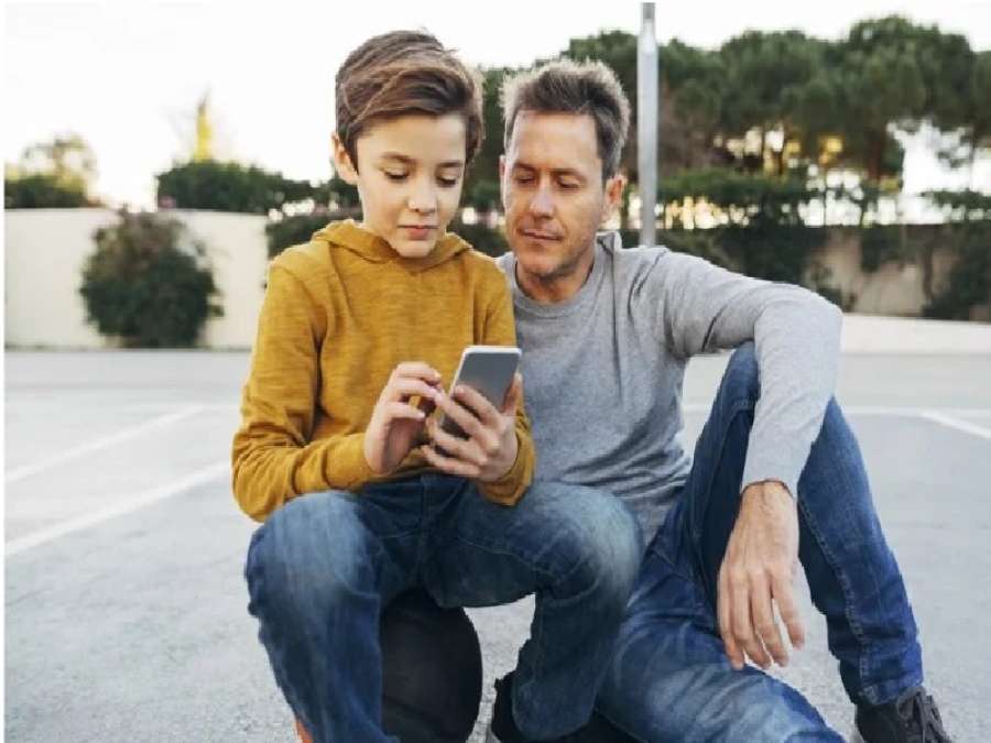 دراسة تحذّر.. عادة يومية لدى الآباء