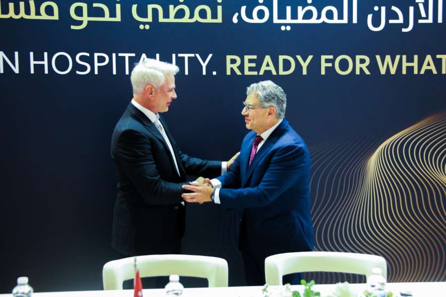 مجمع الملك الحسين للأعمال يوقع اتفاقيتين