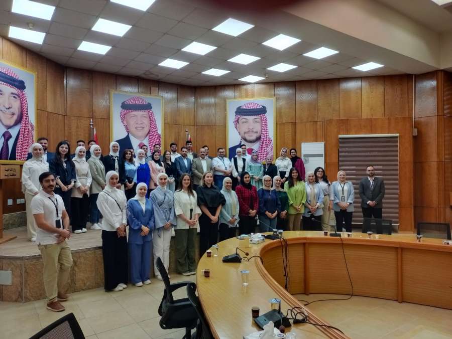 شباب برنامج خطى الحسين يلتقي محافظ